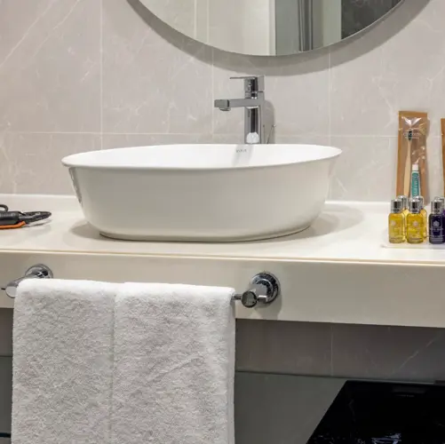 GRAND SUITE BATHROOM 7