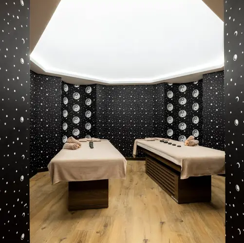 H YIN YANG COUPLE MASSAGE ROOM 1