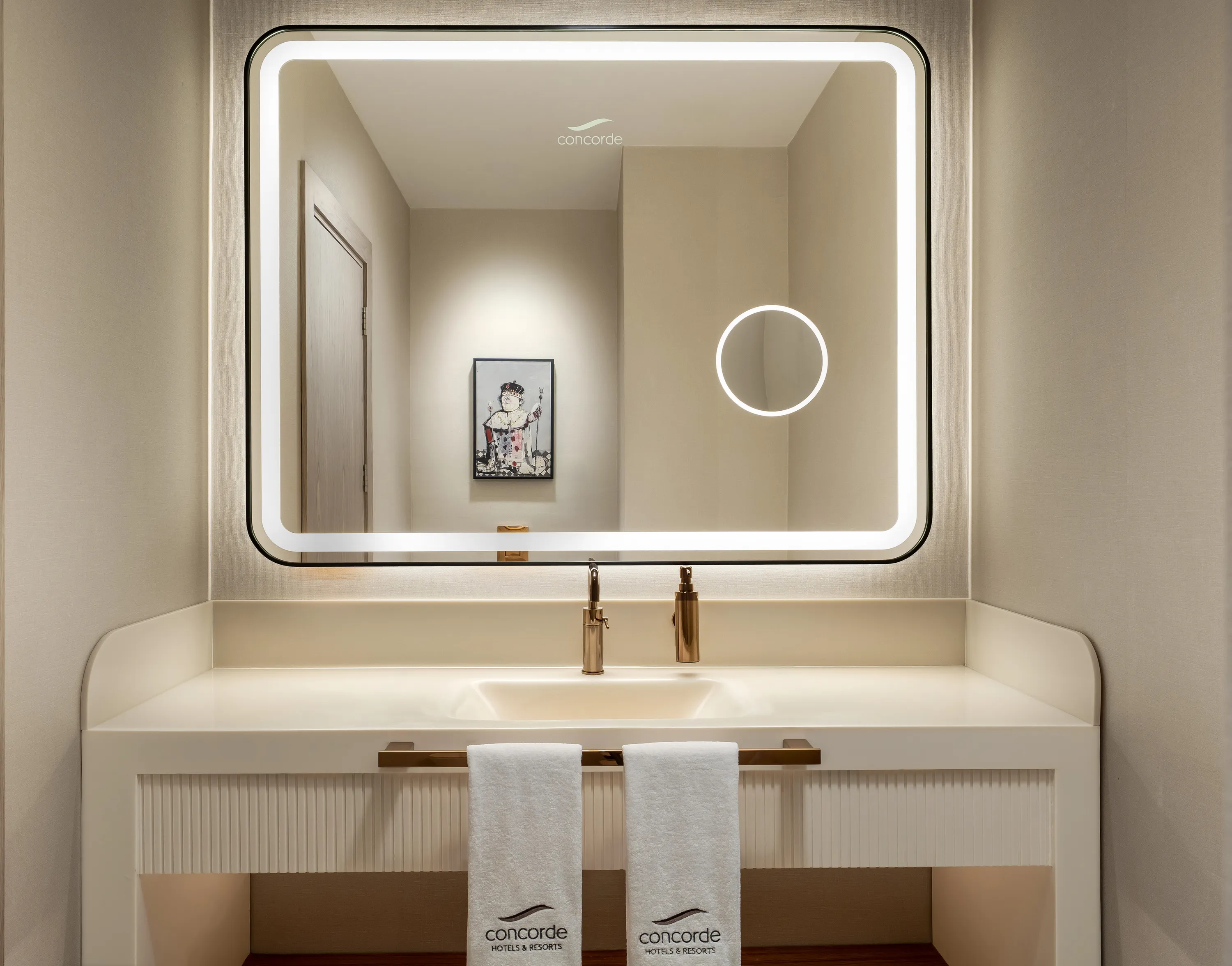 EXECUTIVE SUITE (SEA VIEW)16