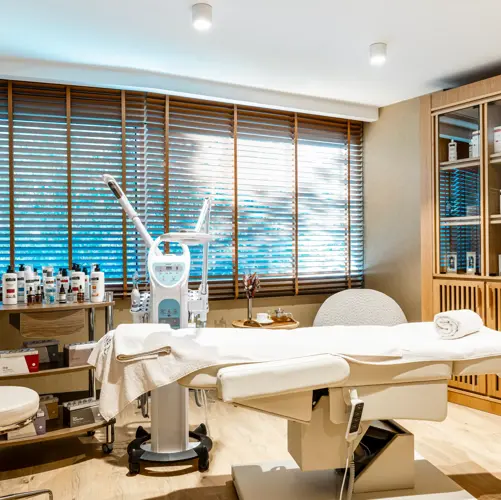 H FACIAL TREATMENT ROOM 1