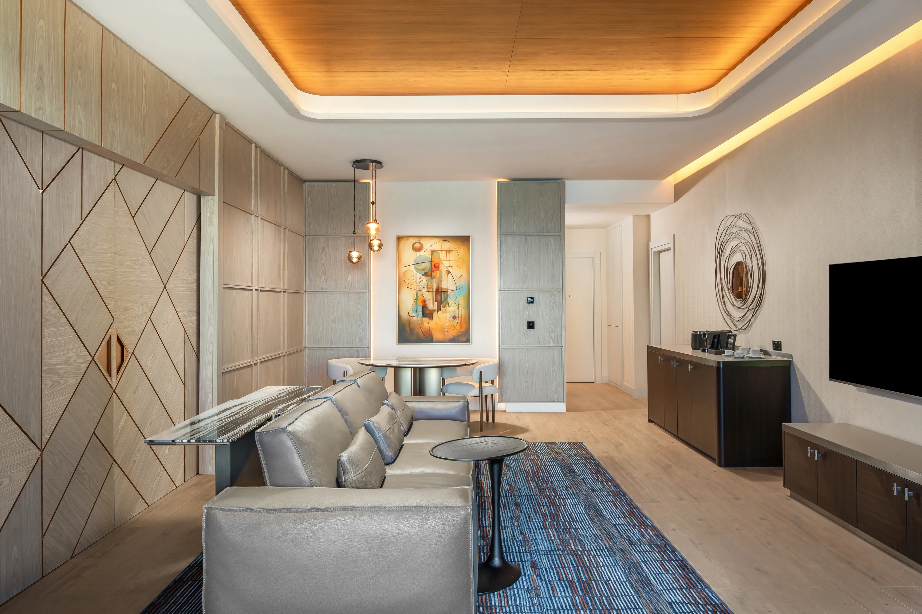 EXECUTIVE SUITE (SEA VIEW)3