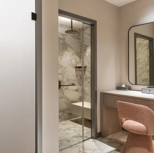 EXECUTIVE SUITE (LAND & SEA VIEW)12