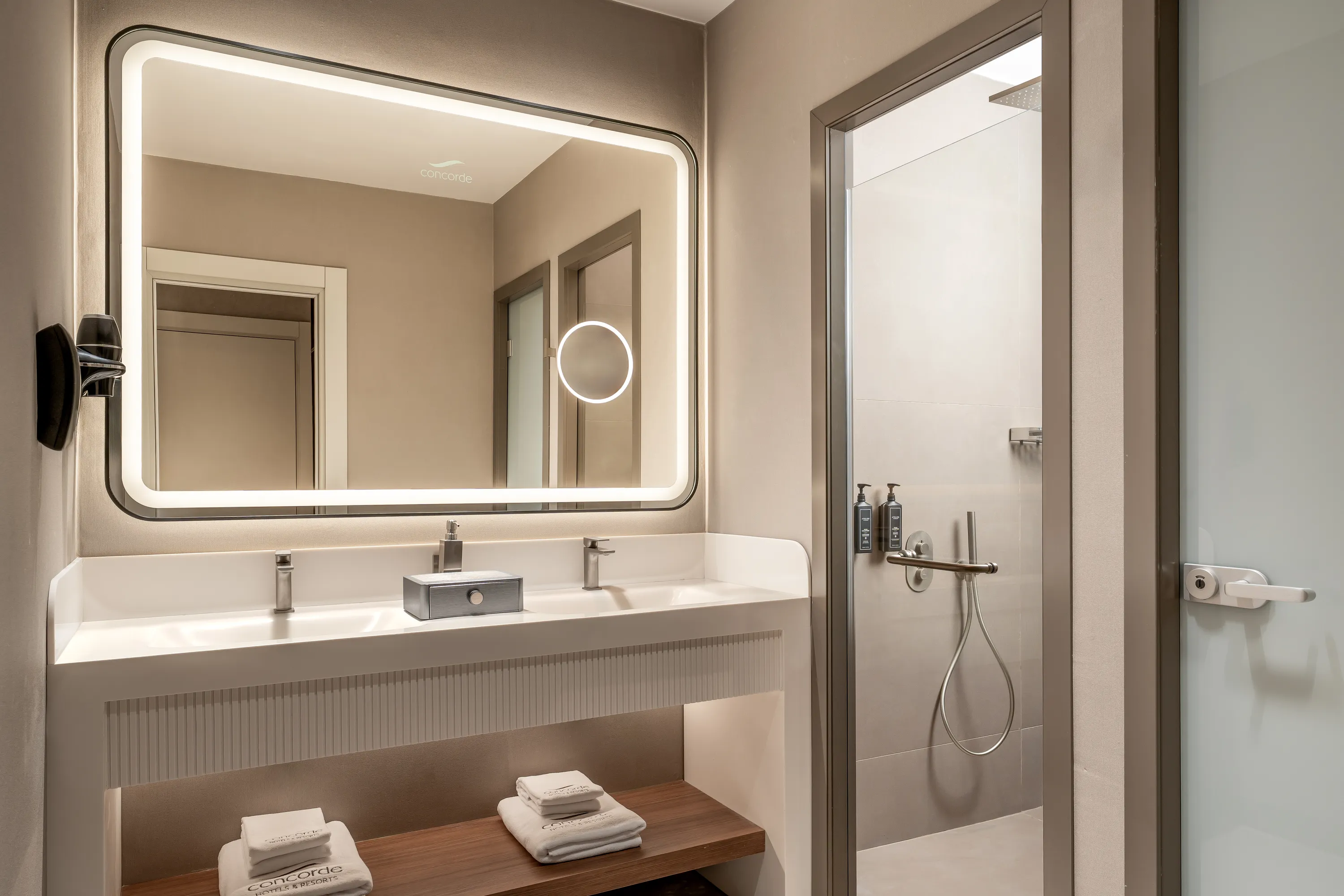 SIGNATURE SUITE (2 BEDROOM)11