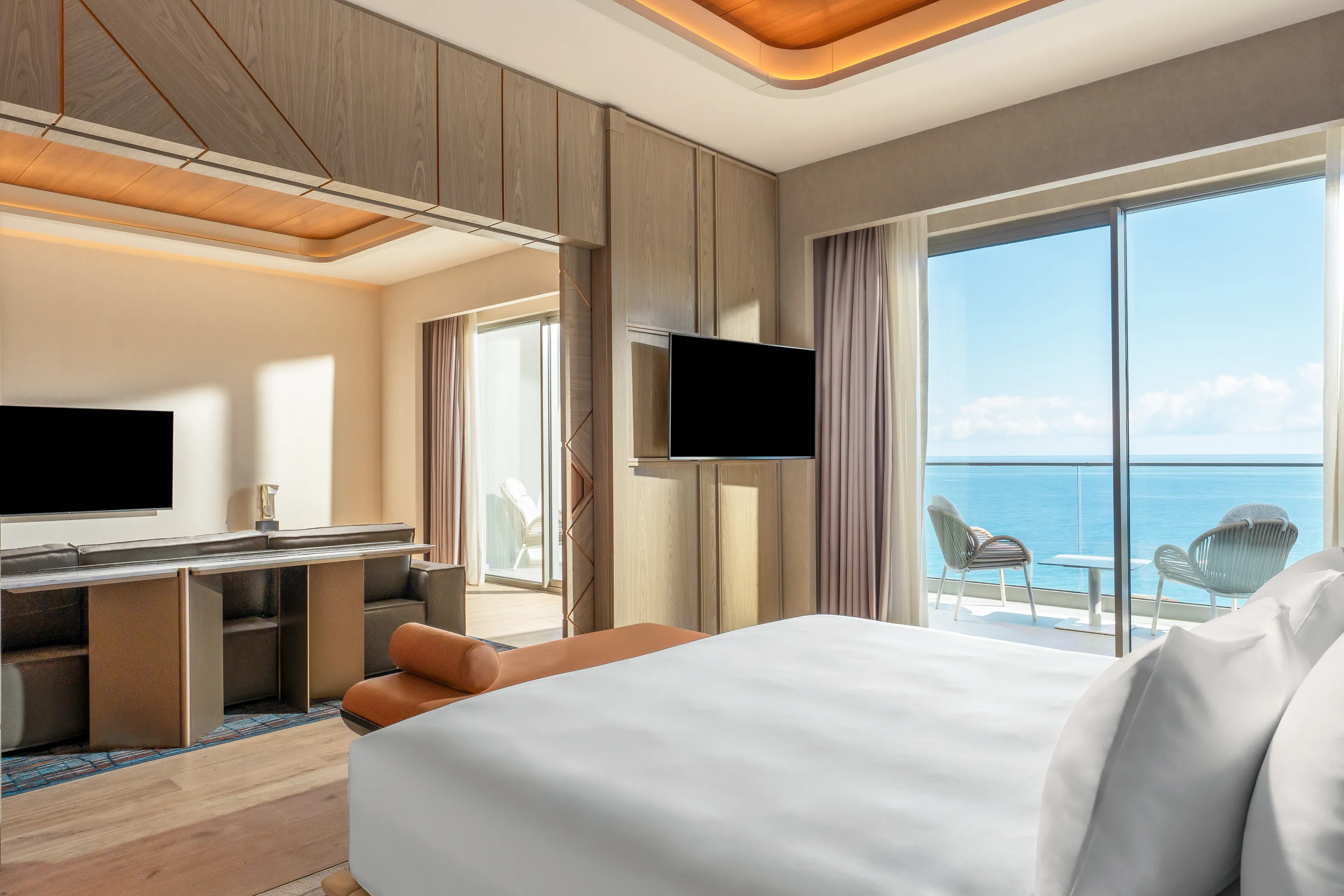 EXECUTIVE SUITE (SEA VIEW)6